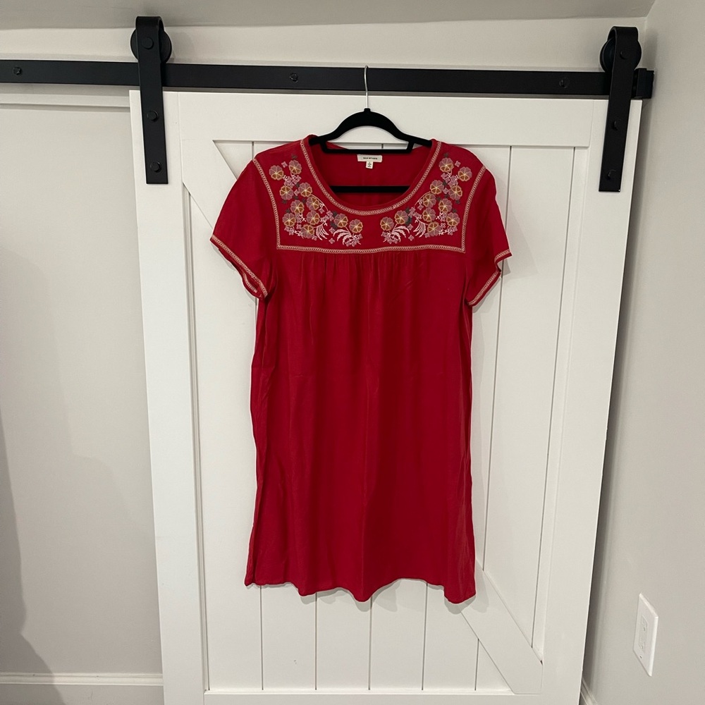 Max Studio Red dress with Embroidery